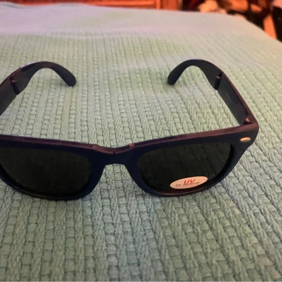 Blue Foldable Sunglasses with UV Protection - Picture 2 of 6